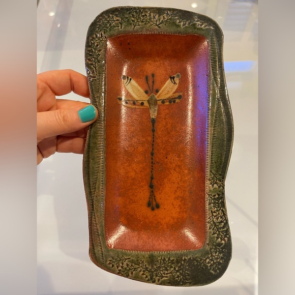 Pottery and Tile Dragonfly plate Brand :Avenue and Tile pottery